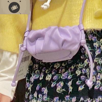 包包女2020春夏新款褶皱云朵小包手拿包纯色百搭纯色单肩斜跨包潮艾狄伊娃女手包