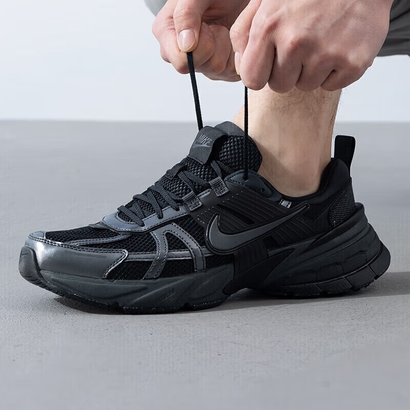 耐克(NIKE)男鞋新款运动休闲鞋V2K百搭潮流运动健身训练老爹鞋HJ4497-001 ZP