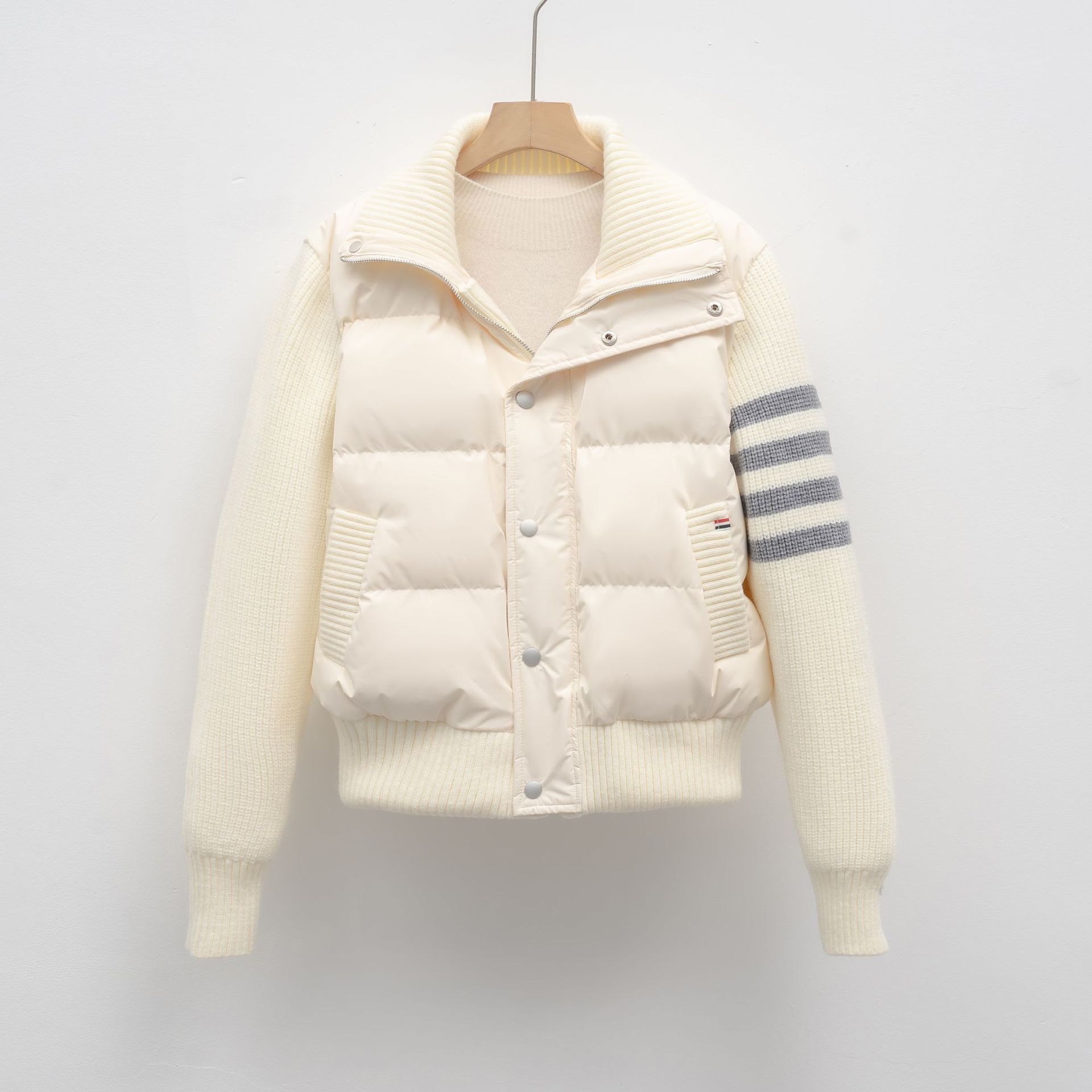 90绒新国标鸭绒新款针织拼接条纹轻薄羽绒服短款外套女