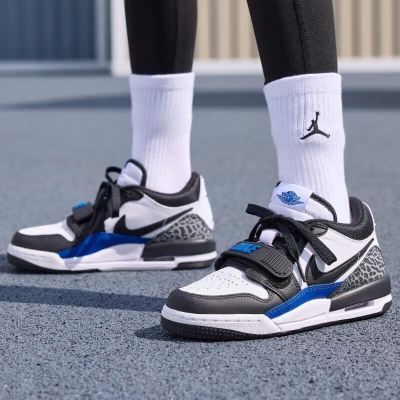 NIKE/耐克新款女鞋大童运动鞋篮球鞋 CD9054-114 C