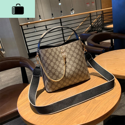 女包包新款2020秋冬时尚潮手提包ins百搭单肩斜挎水桶包NEW LAKE女斜挎包