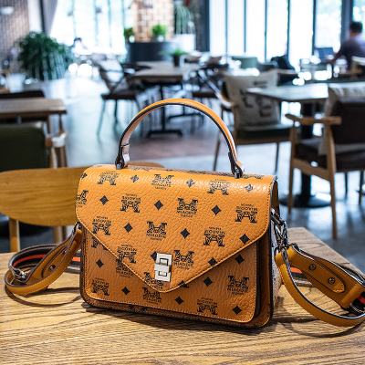 小亚天女包2020新款时尚宽带流行手提小方包百搭质感单肩包印花斜挎包潮棕色