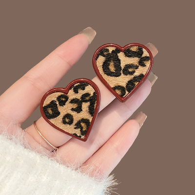 秋冬植绒豹纹耳钉轻奢高级感气质耳环2024新款港风复古耳饰女送女朋友老婆情人节七夕生日礼物