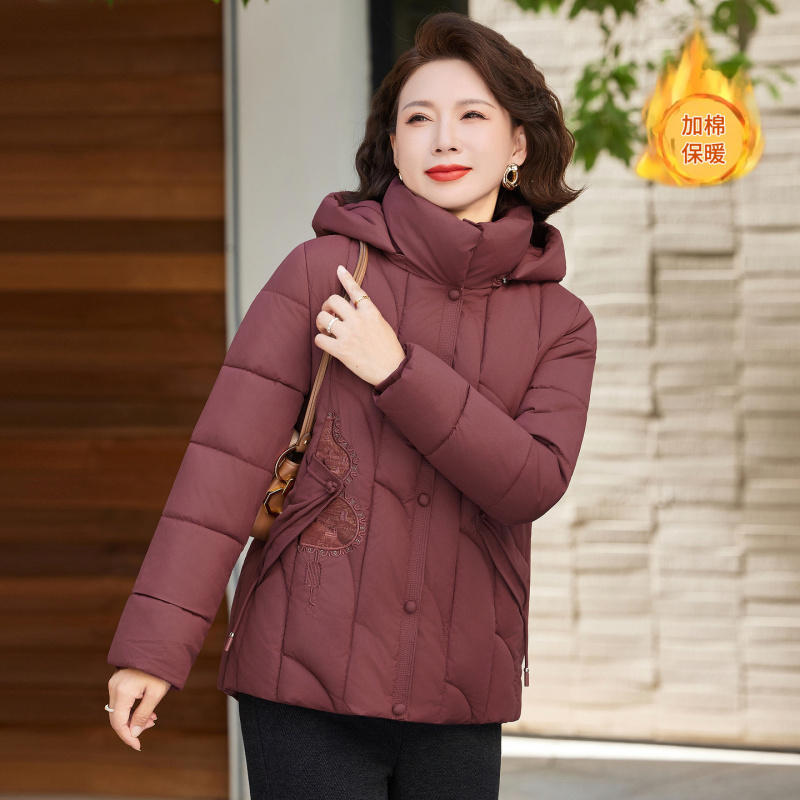 新款加棉妈妈外套时尚中老年女士休闲冬装棉服女大码宽松刺绣款女