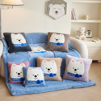 新款加厚牛奶绒围巾熊贴布绣抱枕被两用二合一车载沙发午睡靠垫被