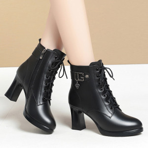 马丁靴女冬季新款舒适短靴粗跟百搭高跟不累脚防水台中年女士靴子