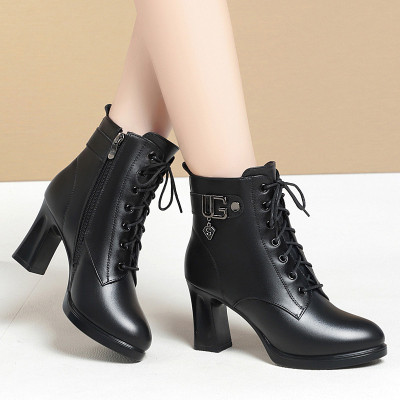 马丁靴女冬季新款舒适短靴粗跟百搭高跟不累脚防水台中年女士靴子