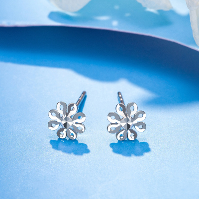 老庙黄金Pt950铂金耳饰花漾白金耳钉