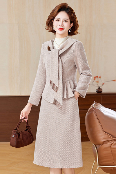 今年流行妈妈秋冬套装新款中年品牌优雅连衣裙中老年女裙