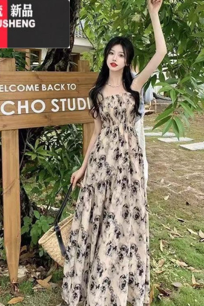 YIBUSHENG法式复古碎花吊带连衣裙女季2024新款收腰显瘦气质海边度假长裙