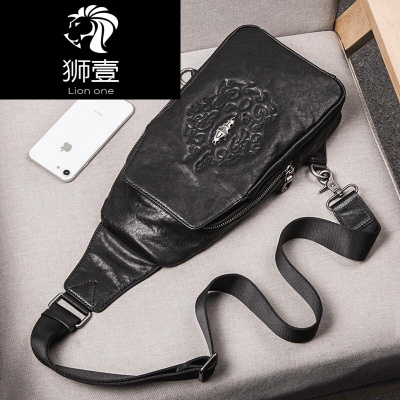 狮壹（Lionone）韩版单肩斜挎胸包男新款休闲男包胸前背包潮头层牛皮黑色默认颜色