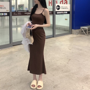 吊带连衣裙女夏季无袖收腰纯欲性感紧身显瘦高级感包臀辣妹紧身裙