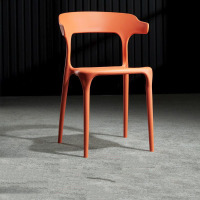绵冠(MIANGUAN) 牛角椅子靠背宿舍书桌凳子家用塑料餐厅椅懒人休闲椅 烈艳红色 (2把起拍)
