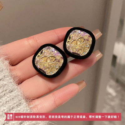 水晶字母耳钉女小众设计感百搭耳环新款2023高级感银针耳饰送女朋友老婆情人节七夕生日礼物