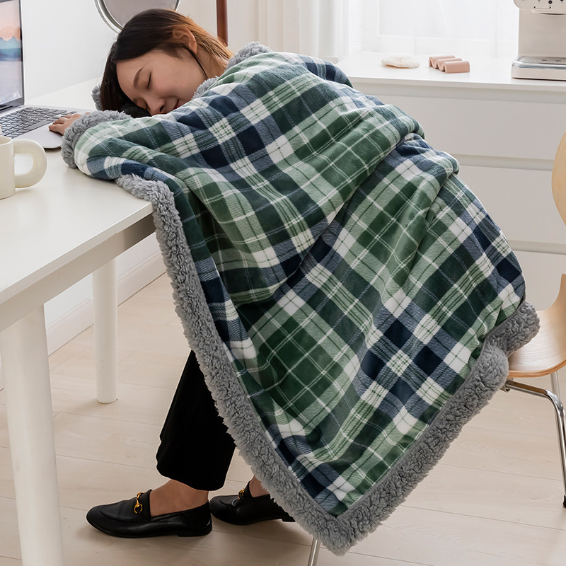 加厚毛毯办公室午睡被子珊瑚牛奶绒小学生午休盖腿教室披肩盖毯子