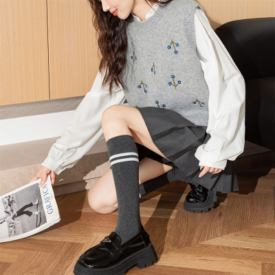 [3件8.5折118.9元,叠加优惠券]唐狮新款冬季绣花设计圆领套头毛衣马甲女灰色甜美内搭背心qd