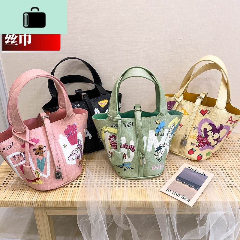 2020新款女包韩国东大手绘涂鸦菜篮子水桶包手提单肩斜挎小包NEW LAKE女斜挎包