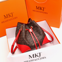 MKJ欧美时尚正品包包女2023新款韩版时尚百搭高级感水桶包牛皮单肩斜挎包小包