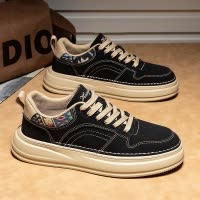 新款休闲男鞋户外运动板鞋时尚平跟纯色百搭日常舒适透气男士潮鞋