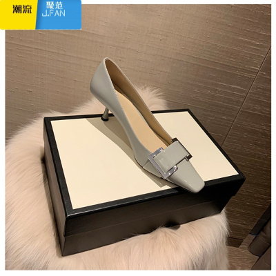聚范气质漆皮小跟鞋2024新款水钻方扣浅口单鞋女通勤细跟高跟鞋