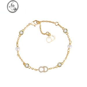 JiMiCD字母手链高级感简约珍珠水钻手串ins小众设计感潮欧美气质手环 金色