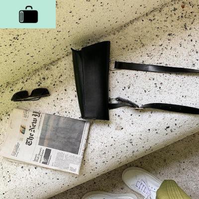 ins超火网红大王同款暗黑重工百搭单肩斜挎包包小2020新款女包潮NEW LAKE 黑色女斜挎包