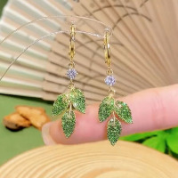 2025新款绿色满钻树叶耳环小众设计精致时尚百搭气质叶子耳坠耳饰送女朋友老婆情人节七夕生日礼物