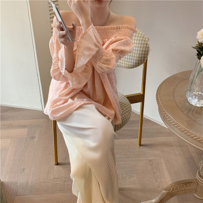婕秘温柔一字肩蜜桃色上衣+米色压褶宽松阔腿长裤套装