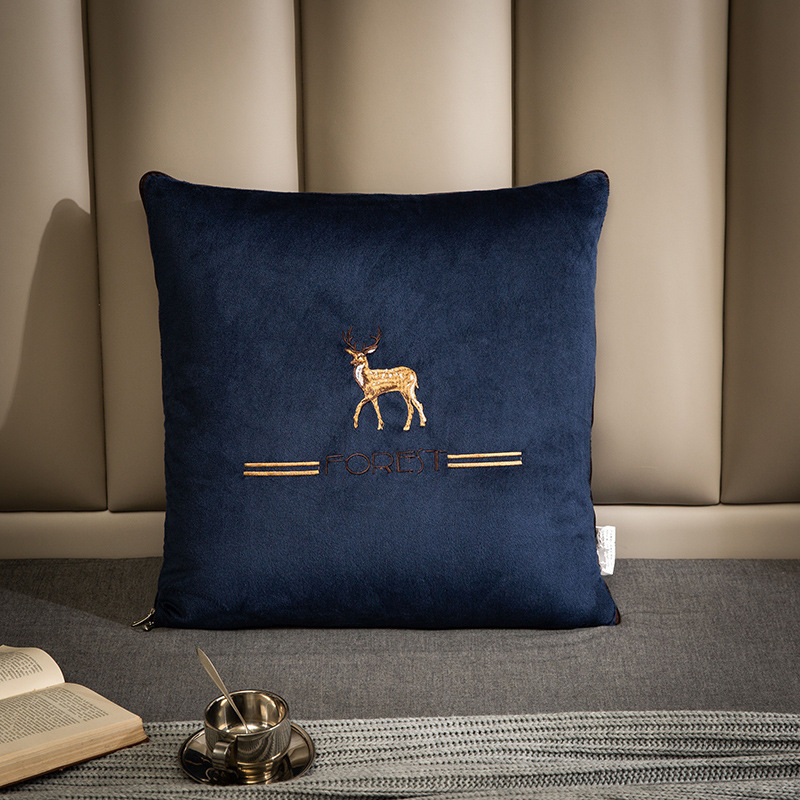 水晶绒绣花抱枕被一鹿有你宝贝熊毛绒刺绣靠垫被小被子商务款