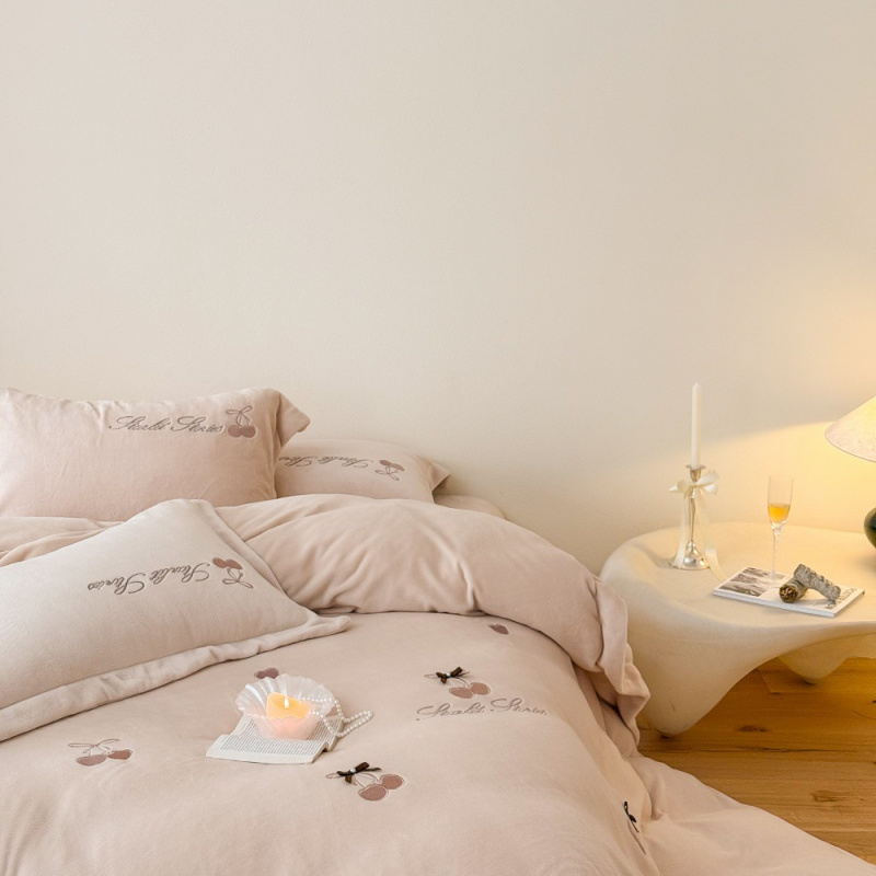 奶油风小清新牛奶绒四件套樱桃刺绣被套青少年秋冬床品无静电