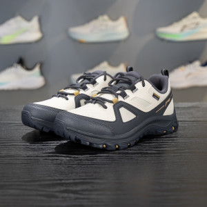 李宁 经典休闲鞋女子2025新款运动潮流系列反光耐磨运动鞋AGCV416-2 黑白拼色 37码