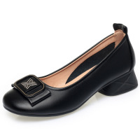 年新款女士百搭中跟浅口时尚不累脚妈妈皮鞋