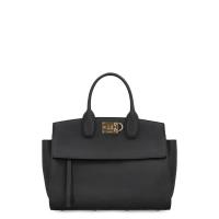 Ferragamo女士牛皮翻盖手提斜挎包金属五金拼接链条内胆包