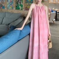宽松慵懒风甜辣粉色吊带连衣裙女裙子海边度假沙滩连衣裙挂脖裙子