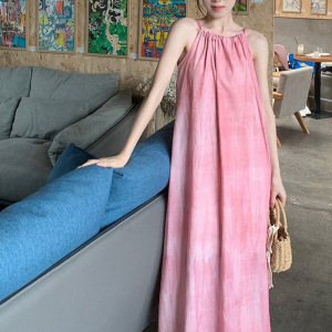 宽松慵懒风甜辣粉色吊带连衣裙女裙子海边度假沙滩连衣裙挂脖裙子