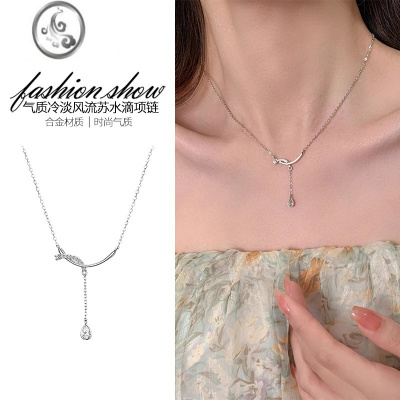 JiMi百搭吊坠项链女2023年新款小众设计高级感气质轻奢锁骨链简约颈链