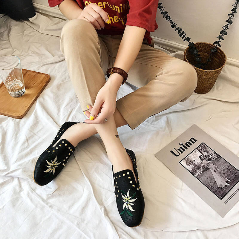 17新款刺绣乐福鞋女踩跟铆钉休闲平底单鞋欧美百搭懒人小皮鞋女潮