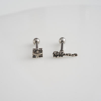 韩国直送复古小巧方形条形气质钛钢粗杆耳骨钉螺丝拧堵送女朋友老婆情人节七夕生日礼物