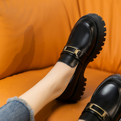 七色王国海伦馆英伦风小皮鞋女加绒秋冬百搭软皮女鞋粗跟乐福鞋日系jk单鞋休闲鞋