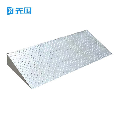 先围 镀锌铁板斜坡 120*30*10cm厚2mm 个