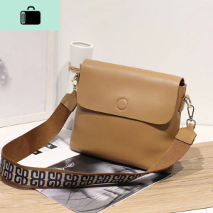 英伦风2020水桶包女简约洋气宽带单肩包高级感百搭皮斜挎包小包NEW LAKE女士手提包