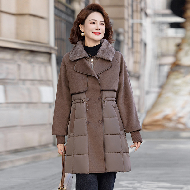 年拼接款妈妈装保暖外套冬装女加厚女装中老人冬季大衣中长款