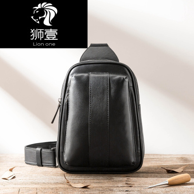 狮壹（Lionone）胸包男斜挎包休闲运动单肩包男士包包青年潮流男包牛皮小背包黑色头层牛皮默认颜色