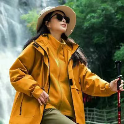 伊夫狼爪(YIFULANGZHUA)刘亦菲同款户外冲锋衣防泼水登山外套女工装多口袋宽松休闲连帽三合一外套