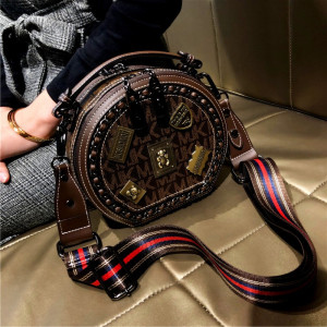 MKJ正品品牌包包2023新款女士真皮流行百搭手提包迷你斜挎单肩小圆包 咖啡色，防伪码购物小票