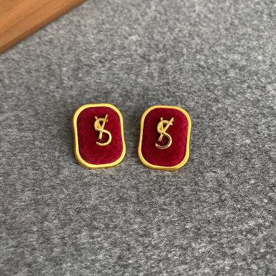 红色字母耳钉轻奢高级感气质耳环2024新款女人味复古港风耳饰送女朋友老婆情人节七夕生日礼物