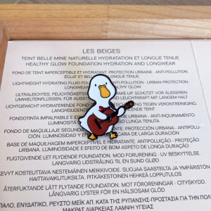 礼禾翩卡通鸭子乐团胸针可爱音乐钢琴大提琴吉他鸭子金属徽章男女扣针