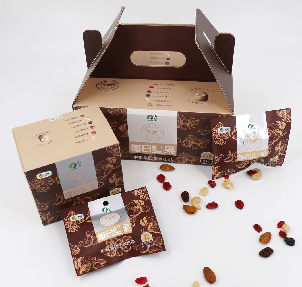 山萃每日坚果礼盒750g 坚果果干混合果仁 便携袋装每日坚果 中粮
