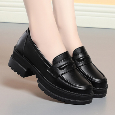 春秋百搭松羔单鞋粗跟圆头乐福鞋软皮大码舒适一脚蹬英伦风女皮鞋