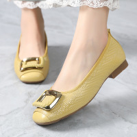 真皮韩版平底浅口女鞋25春秋新款金属方扣百搭软底复古时尚单鞋